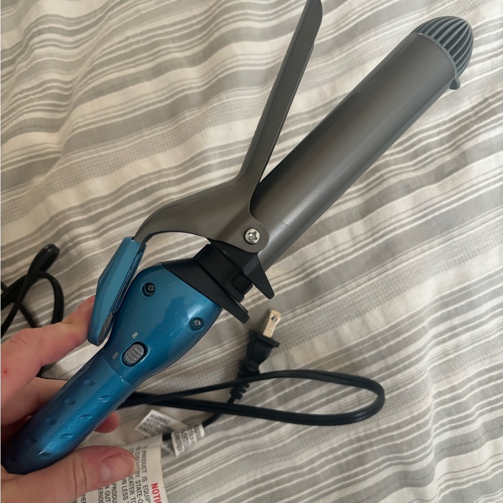 BaBylissPRO Nano-Titanium and Ceramic Pointy Barrel Curling iron